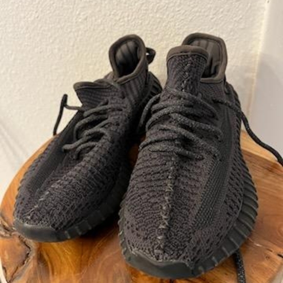 adidas Yeezy Boost 350 V2 size 6 - Picture 1 of 5